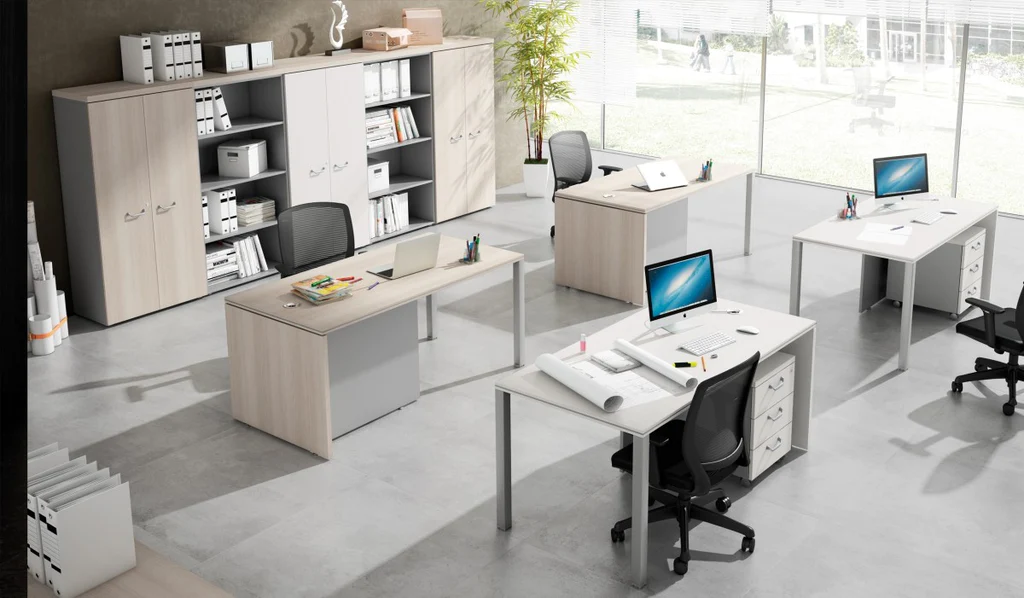 oficina moderna con sillas de oficina ergonomicas